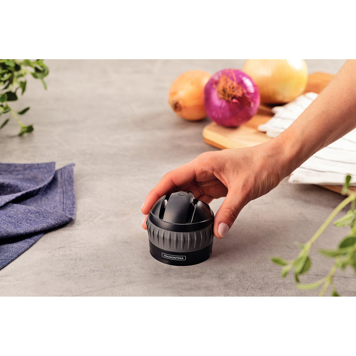 Tramontina Profio juodas peilių galąstuvas