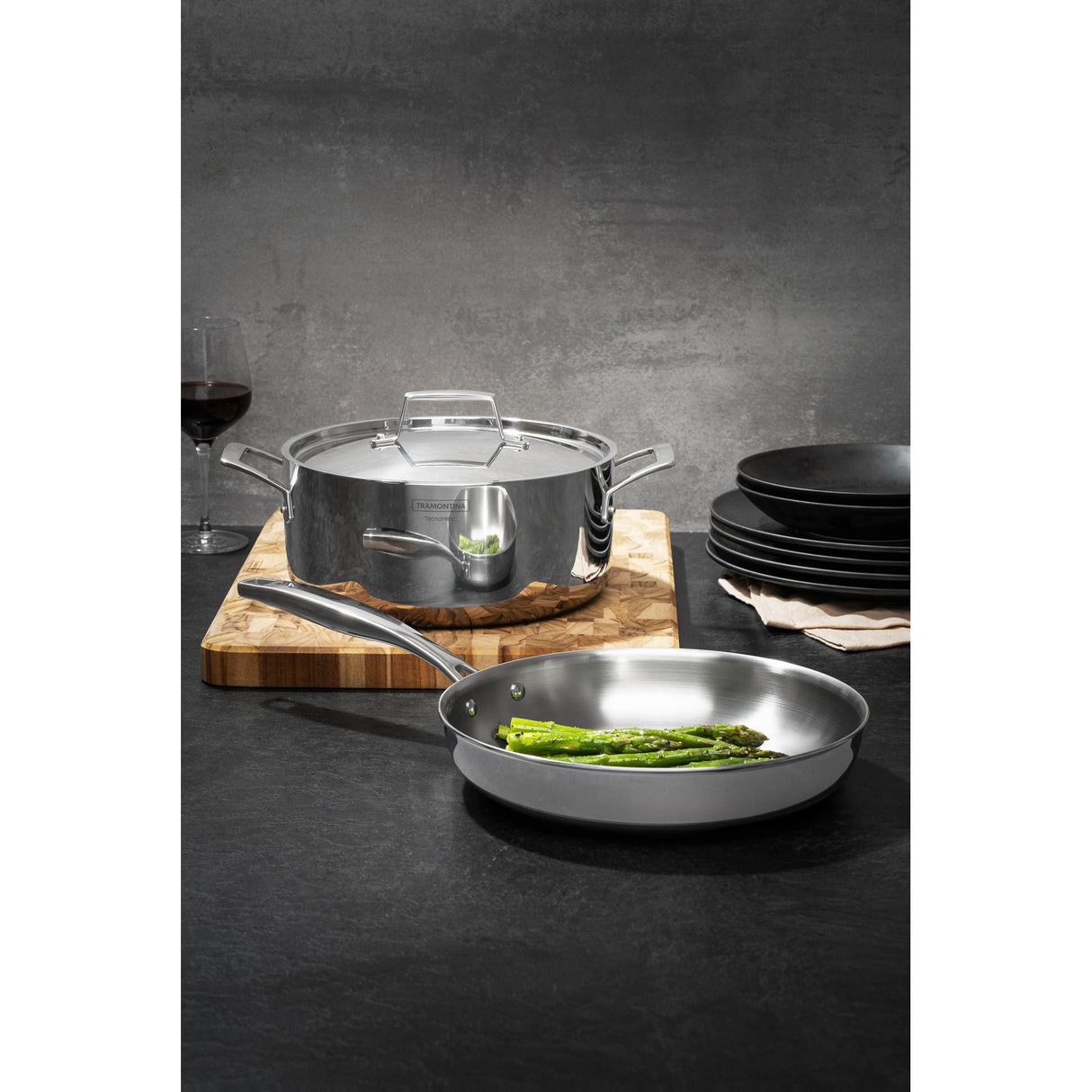 GRANO, 30 cm skersmens nerūdijančio plieno keptuvė su trijų sluoksnių korpusu ir ilga rankena