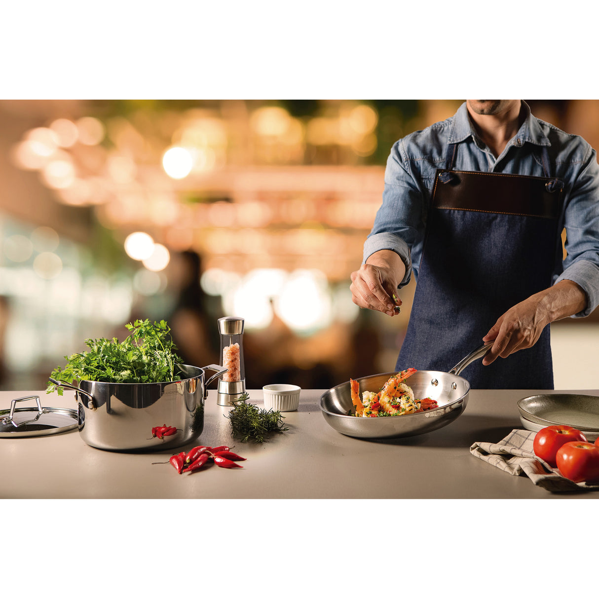 GRANO, 26 cm skersmens nerūdijančio plieno keptuvė su trijų sluoksnių korpusu ir ilga rankena