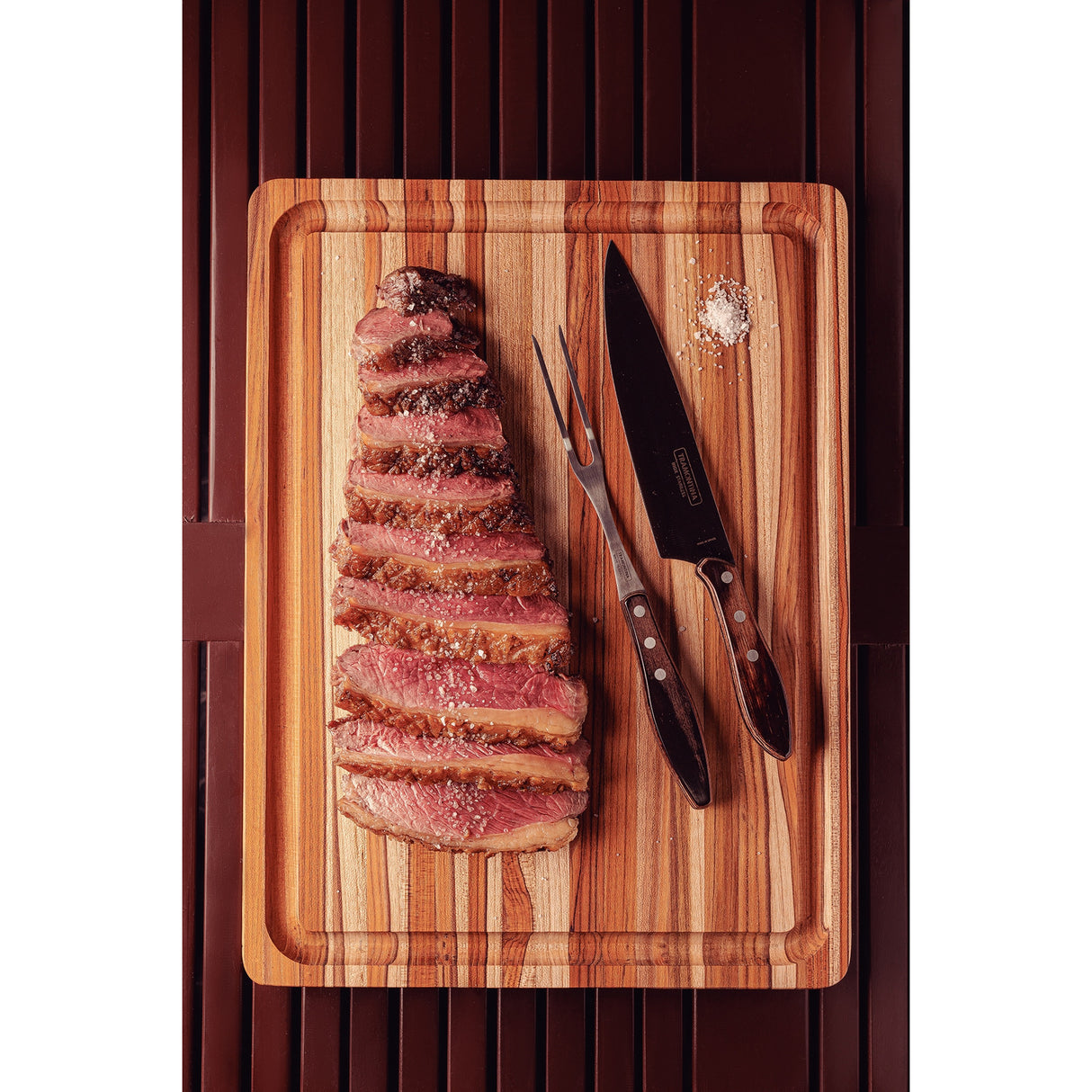 Barbecue Board With Handle & Groove in FSC teak wood with mineral oil finish 40x30 cm