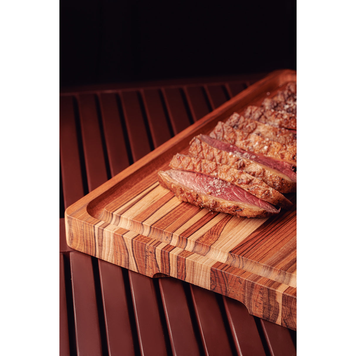 Barbecue Board With Handle & Groove in FSC teak wood with mineral oil finish 40x30 cm