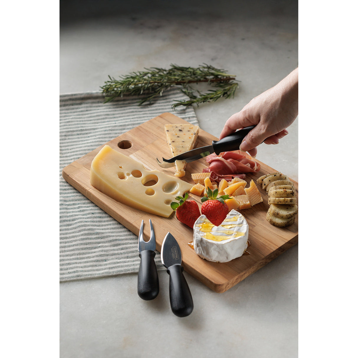 FSC CUTTING BOARD 34X23X1,8 TEAK WOOD