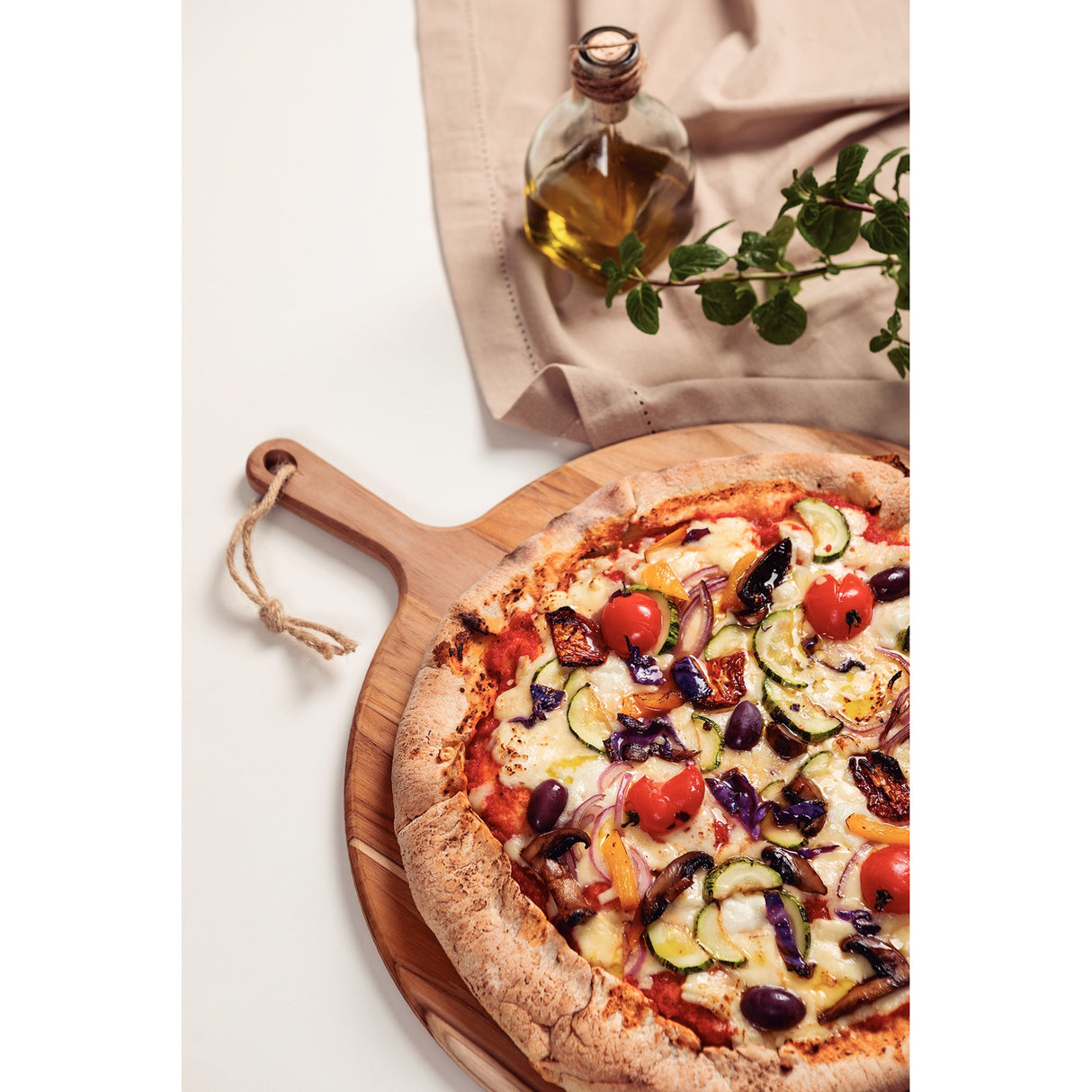 Provence Round Pizza Board in FSC Teak Wood measuring
