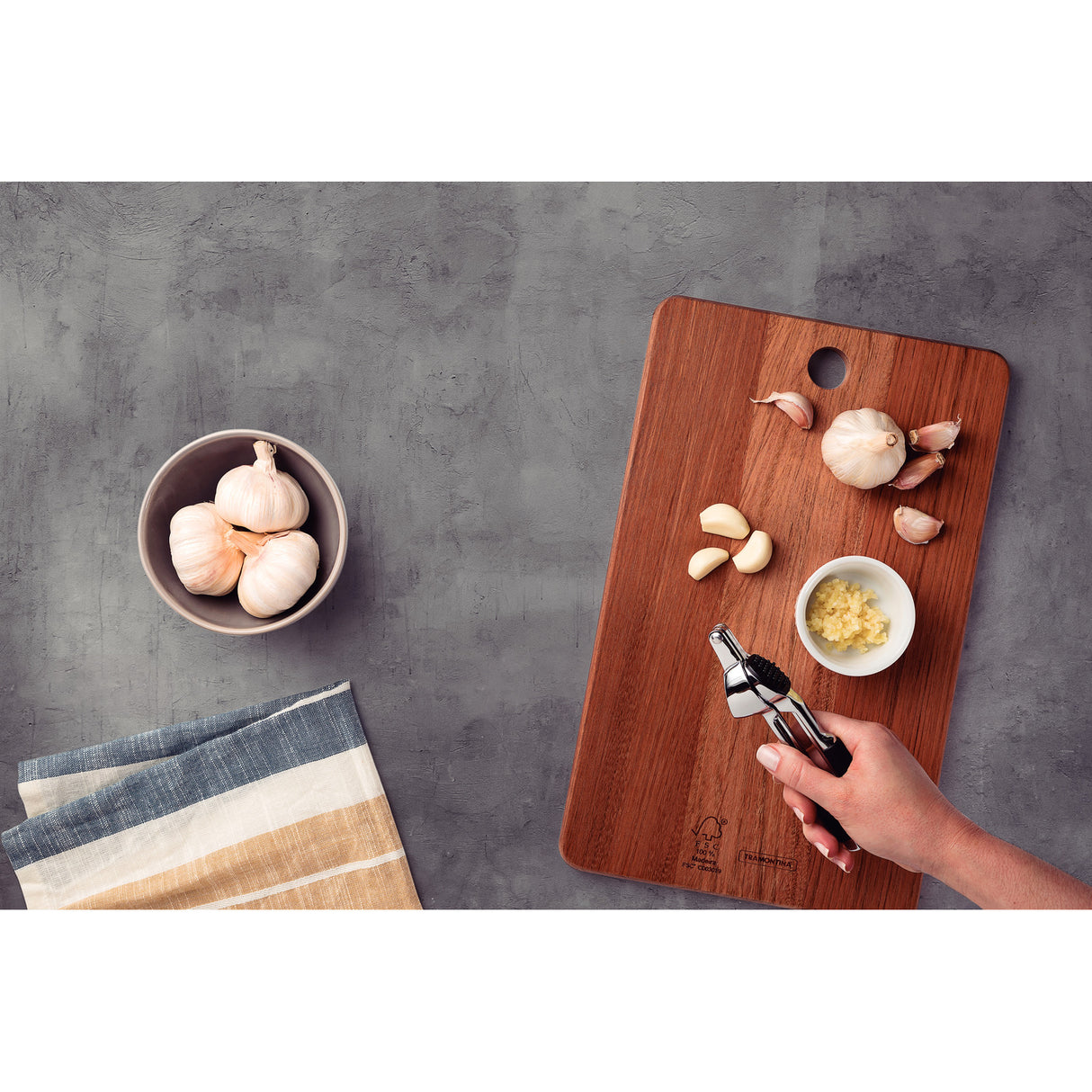 UTILITA garlic press